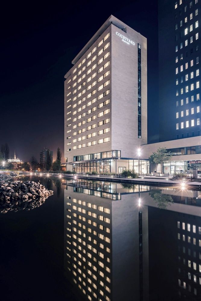 undefined Courtyard by Marriott Brno 4