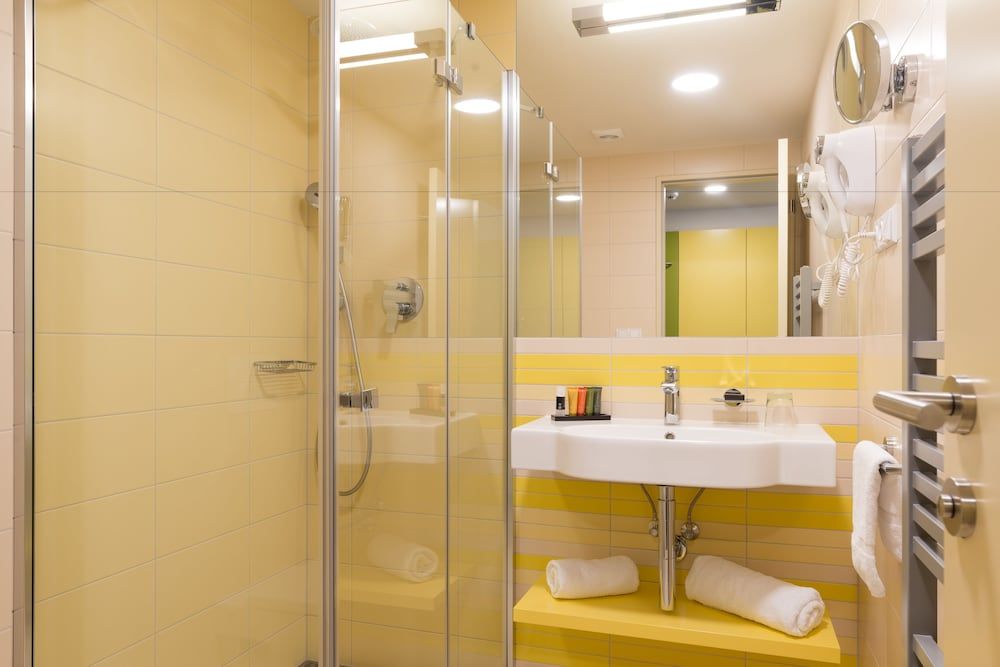 Fairhotel Standard Double Room 5