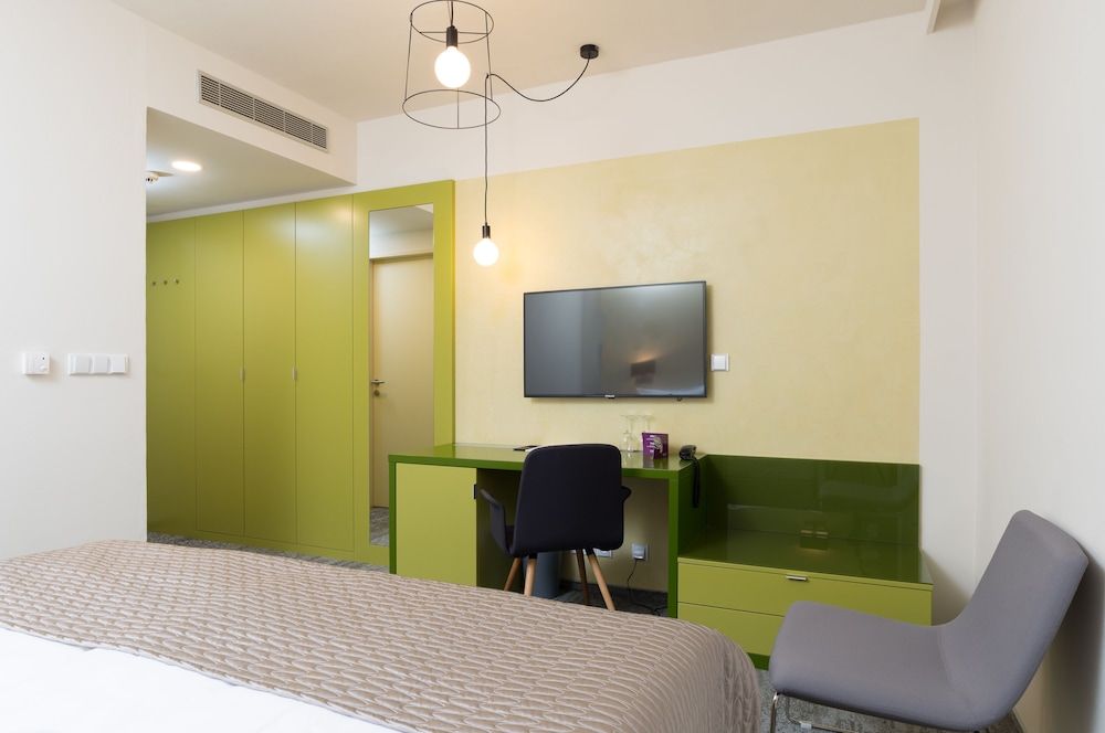 Fairhotel Standard Double Room 6