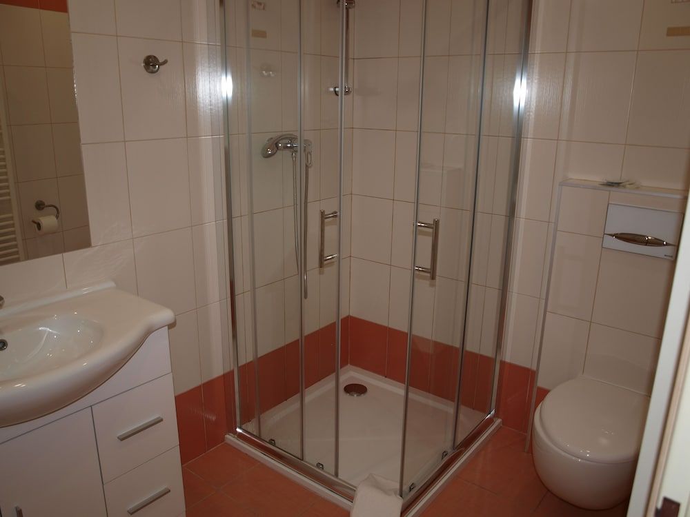 Hotel King George Double Room 6