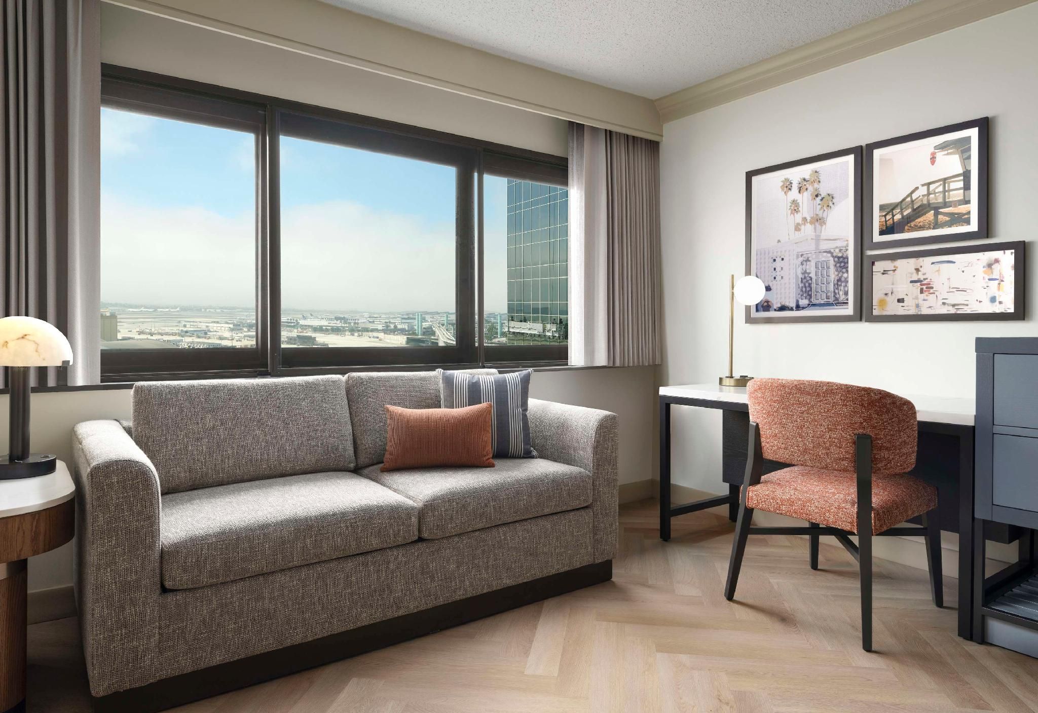 Sonesta Los Angeles Airport LAX Deluxe - King - Mobility/Hearing Accessible - Tub 3