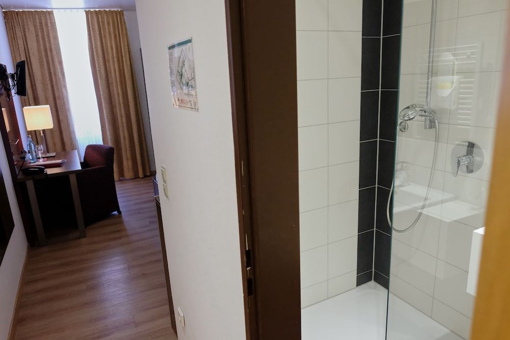 Romantica Hotel Blauer Hecht Comfort Single Room 2