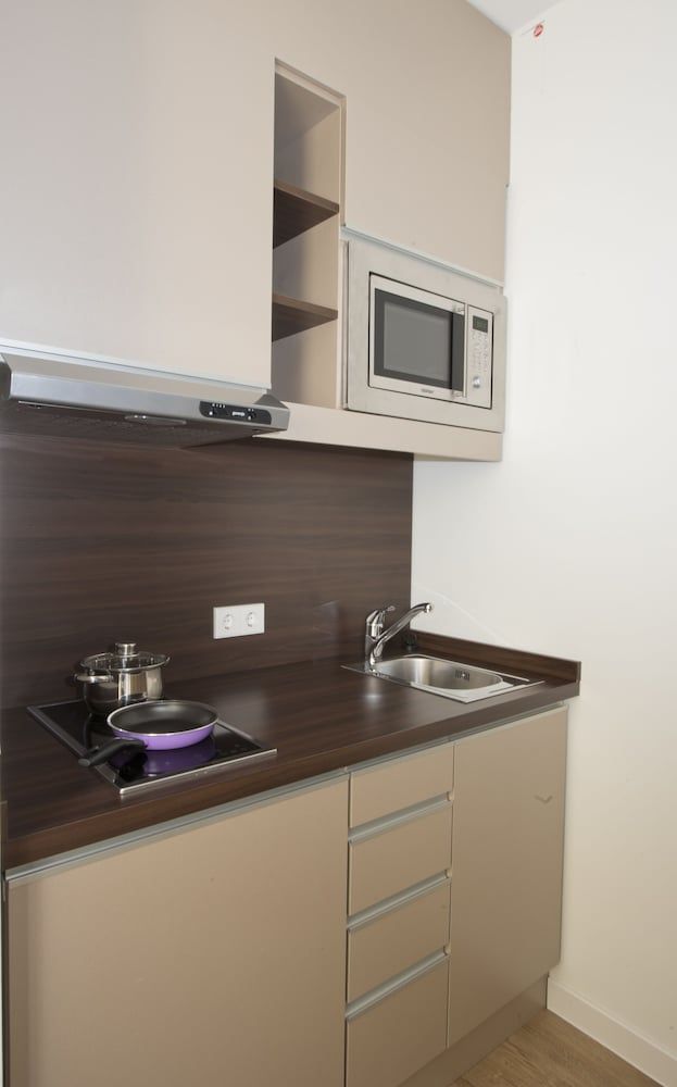 Hotel Vier Jahreszeiten Berlin City Family Room, Kitchenette 4