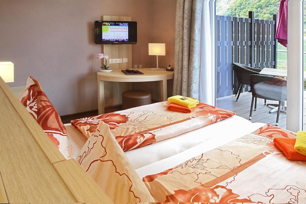 Superior Double or Twin Room, Patio, River View