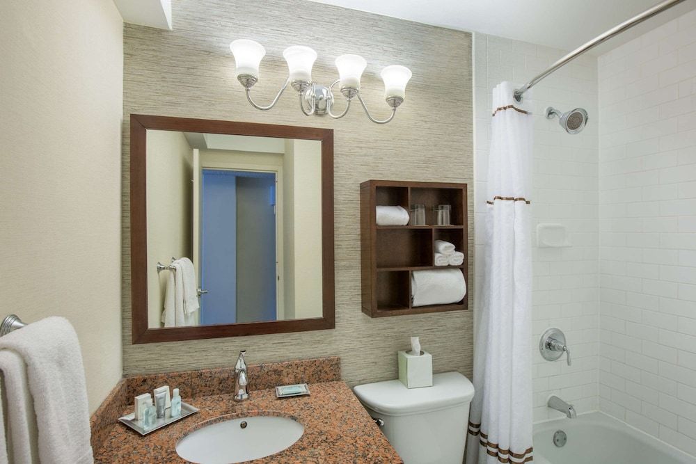 Wyndham Philadelphia Historic District Room, 1 Queen Bed, Accessible, Non Smoking (Mobility) 5