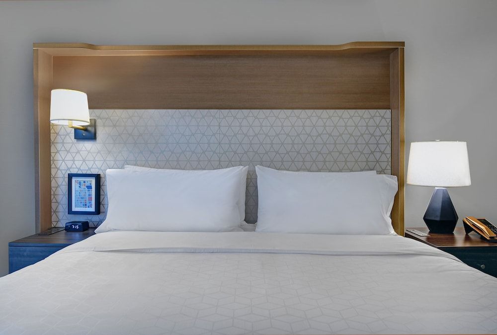 Standard Room, 1 King Bed, Accessible (Transfer Shower)