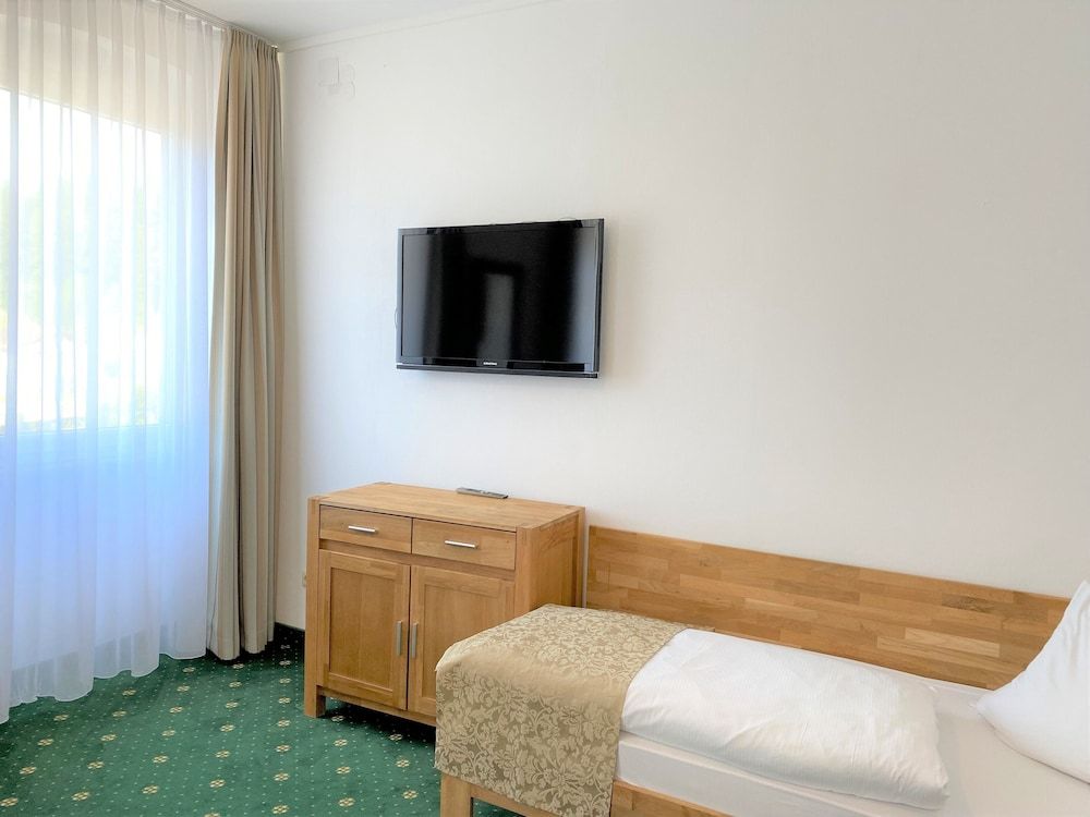 Hotel Schwabenwirt Standard Triple Room 2