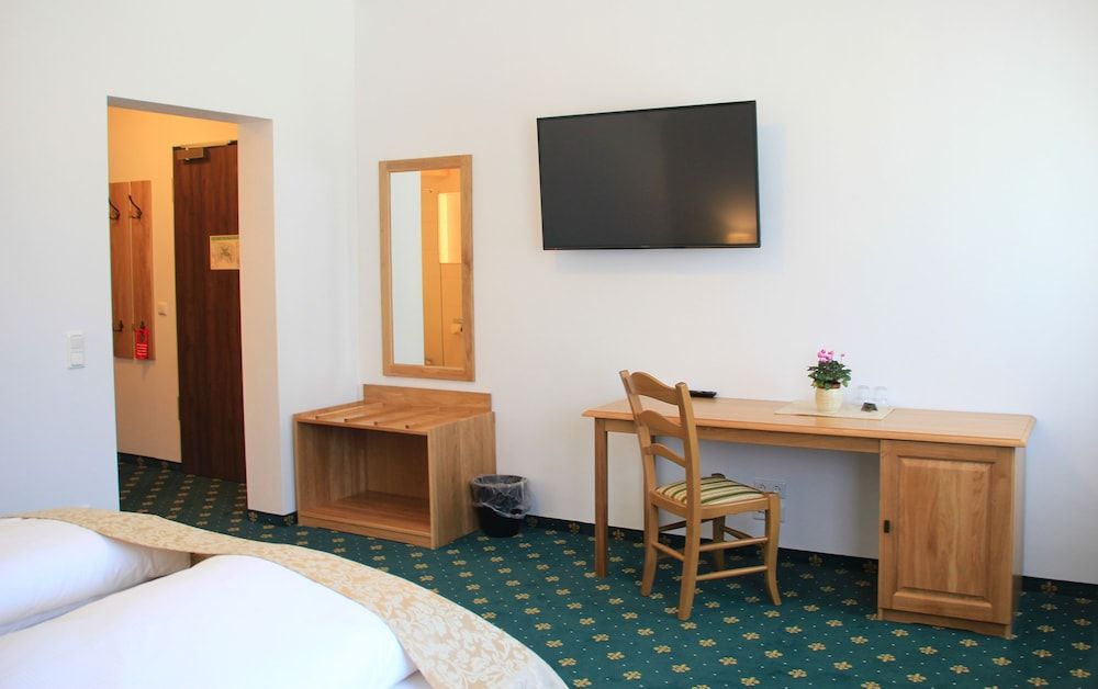 Hotel Schwabenwirt Deluxe Triple Room