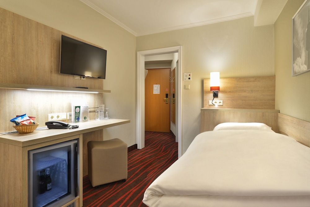Standard Single Room (No air condition - Single Bed, 90x200)
