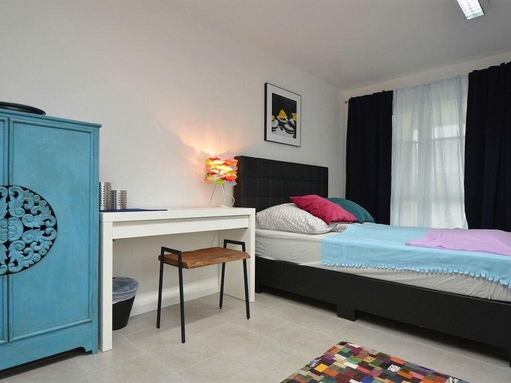 Apartment, Shared Bathroom (Rosie)