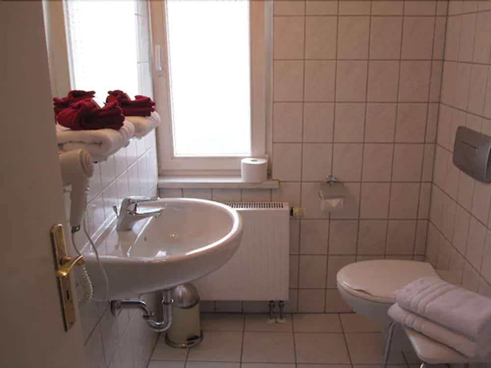 Aparthotel 1A Basic Twin Room, 2 Twin Beds 3