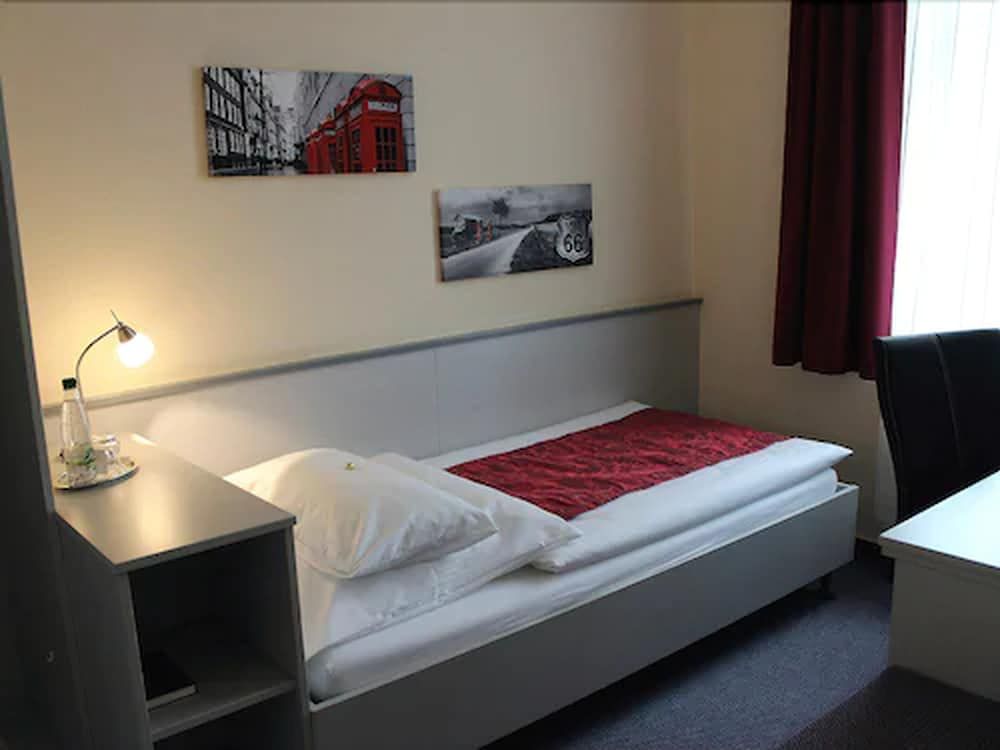 Aparthotel 1A Single Room 4