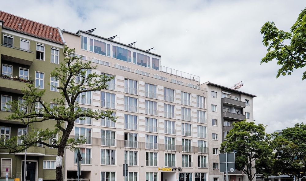 undefined Homaris West Side 4