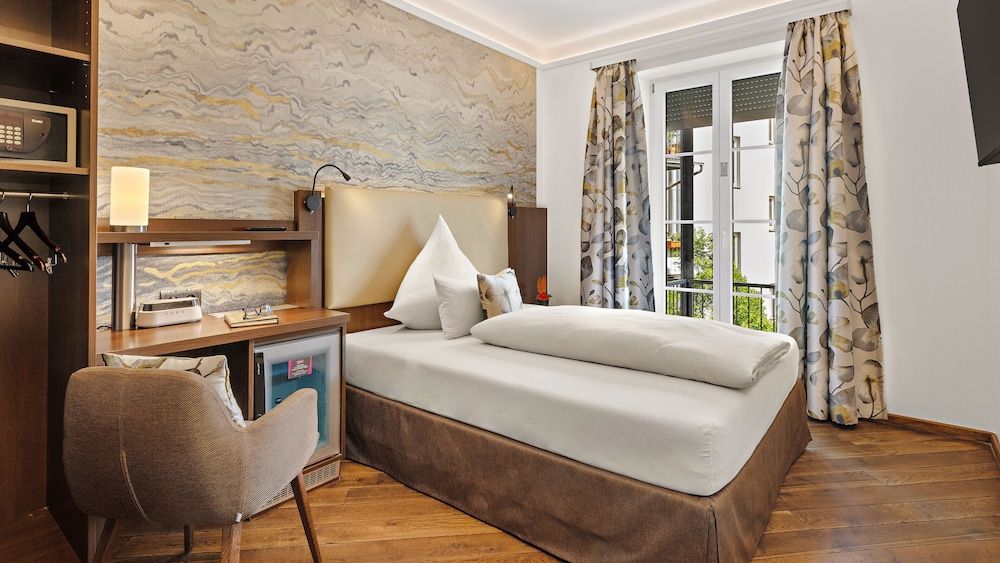 undefined Hotel Deutsche Eiche 2