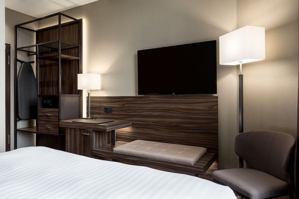 Superior Room, 1 King Bed, City View