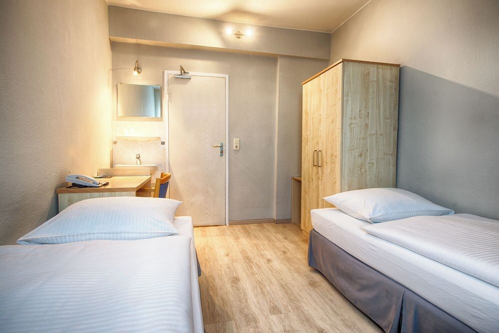 enjoy hostel Berlin City West Economy Twin Room, 1 Bedroom, Shared Bathroom 3
