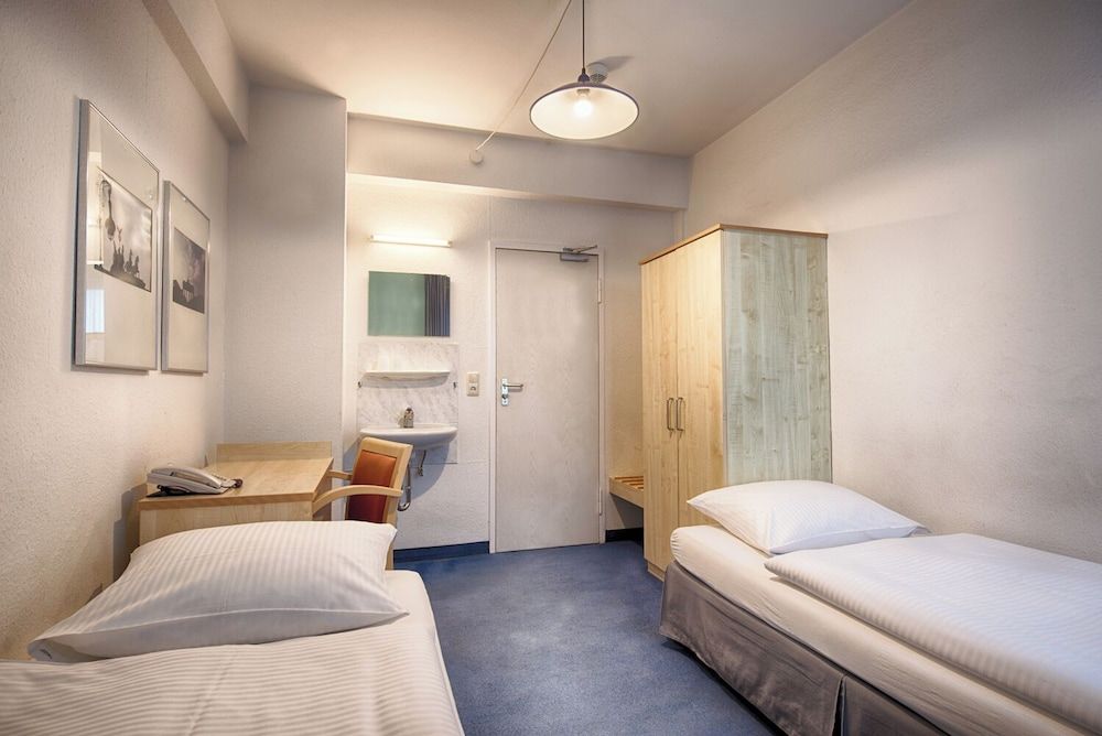 enjoy hostel Berlin City West Economy Twin Room, 1 Bedroom, Shared Bathroom 7