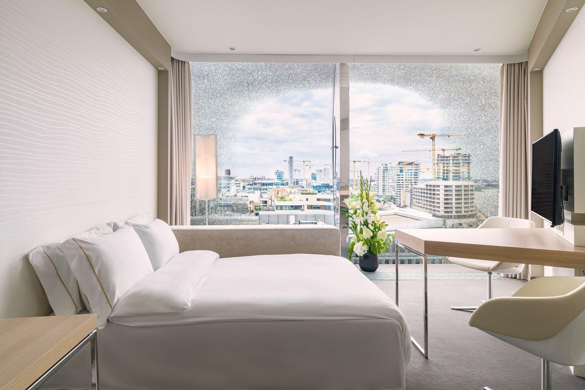 Family Suite, 1 King, Sofa bed, City view, Partial water view