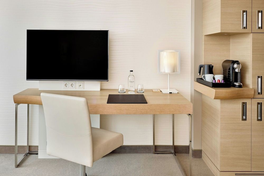 The Westin Hamburg Elbphilharmonie Classic Room, 1 King Bed 7