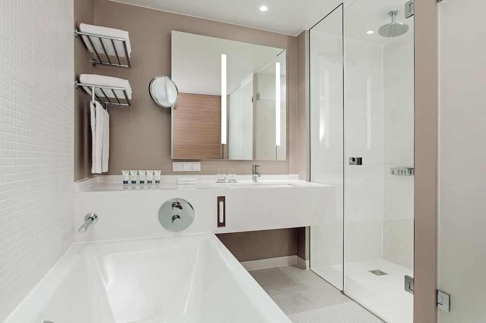 The Westin Hamburg Elbphilharmonie Classic Room, 1 King Bed 3