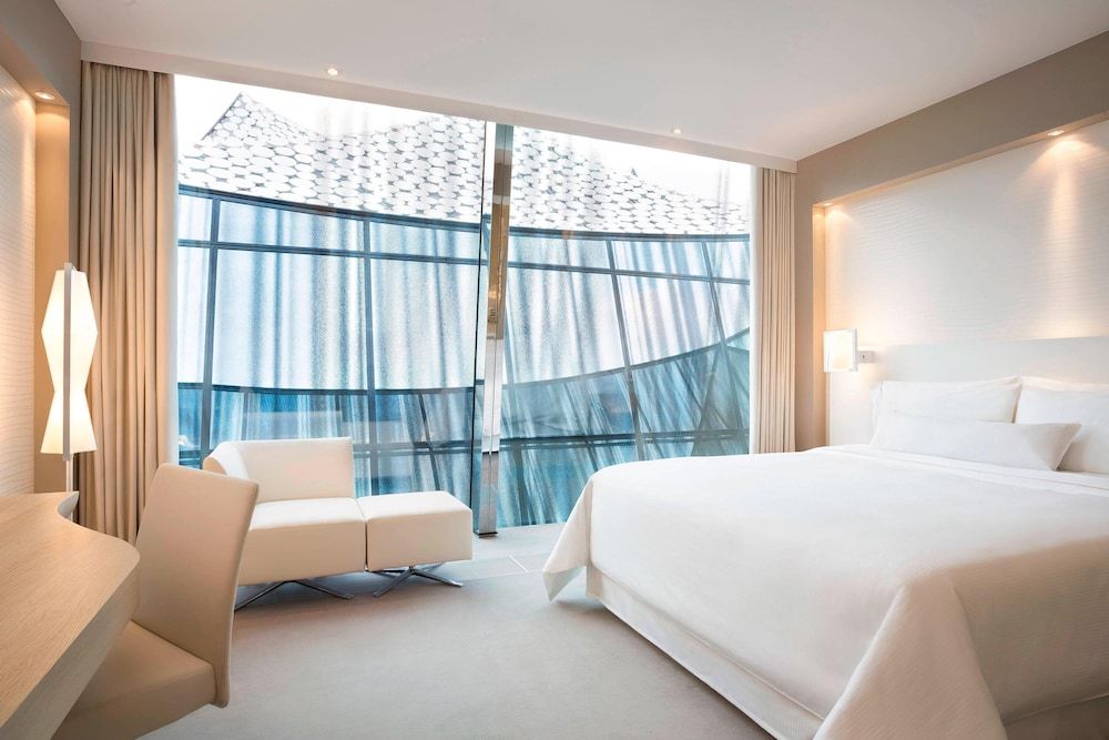 The Westin Hamburg Elbphilharmonie Classic Room, 1 King Bed 2