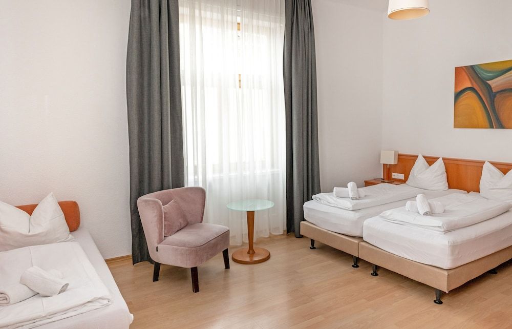 Hotel Graf Zeppelin Family Quadruple Room 7