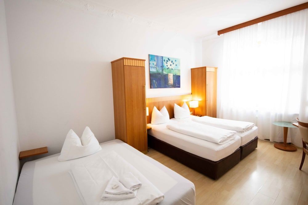 Hotel Graf Zeppelin Family Quadruple Room 2