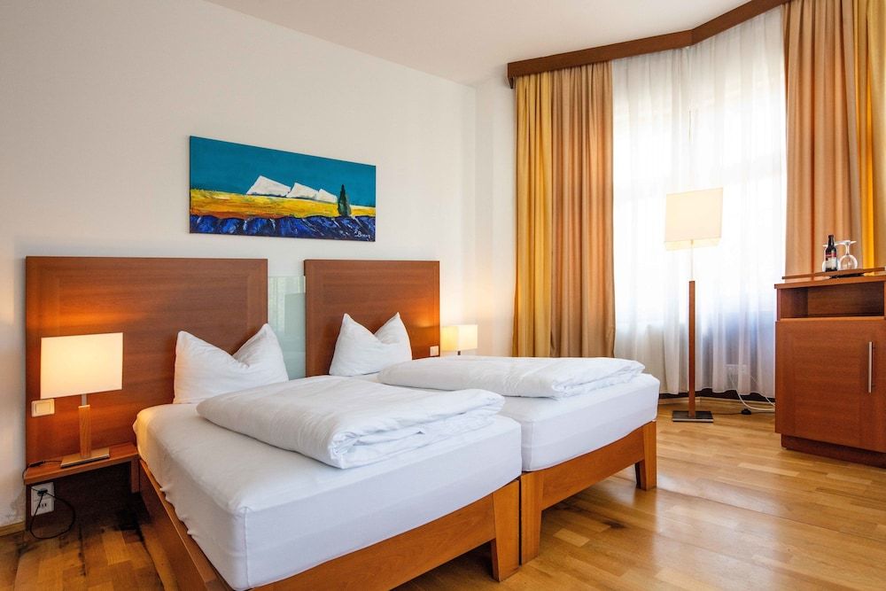 Hotel Graf Zeppelin Family Quadruple Room 3