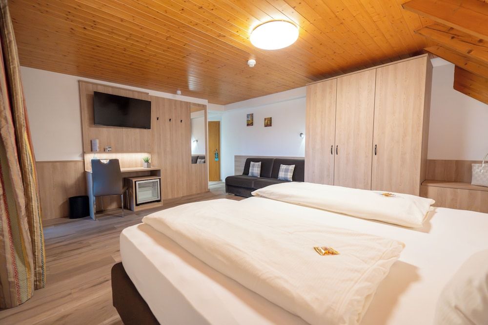 Deluxe Room (B)