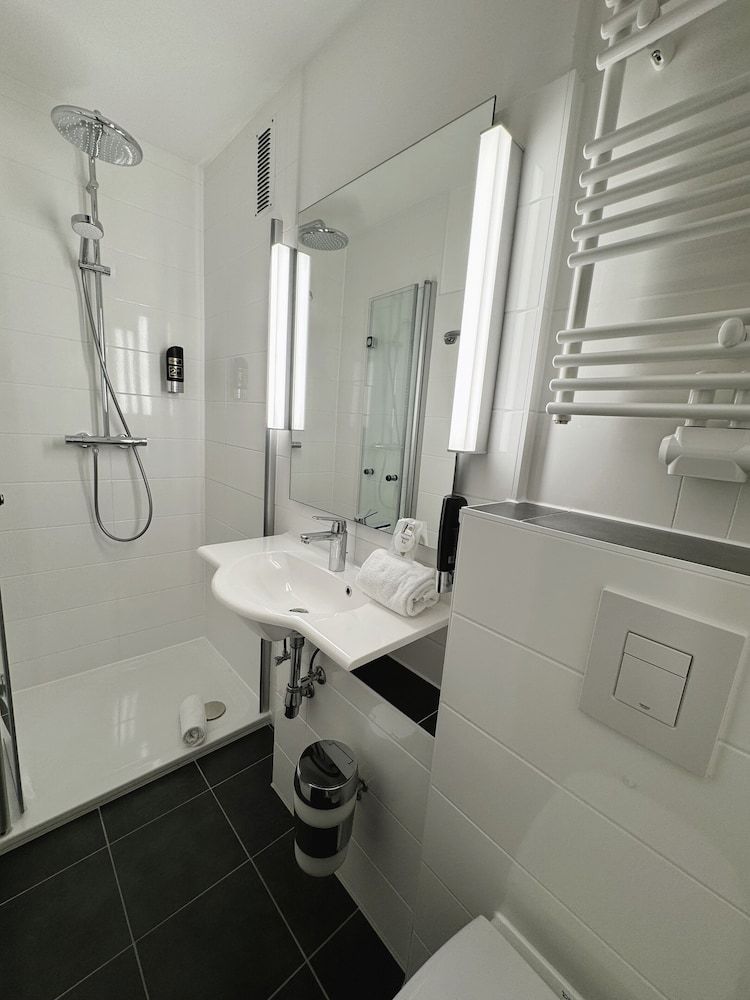 Brenner Hotel Economy Single Room 5