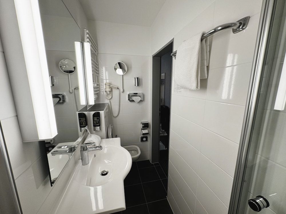 Brenner Hotel Economy Single Room 3