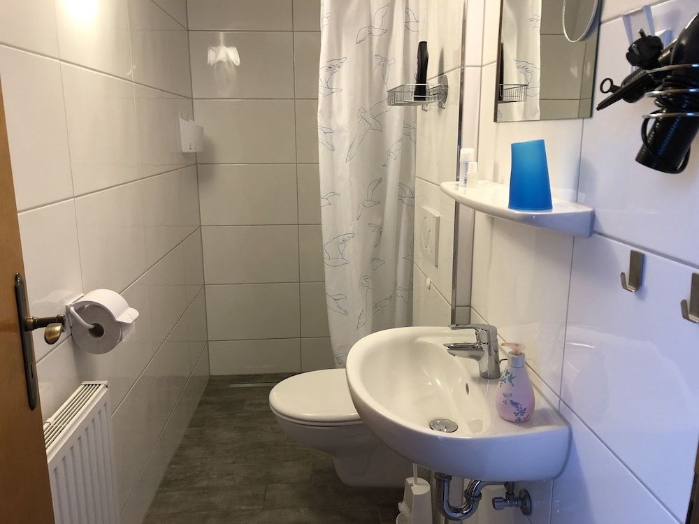 Messezimmer4u Nordparksiedlung Double Room, Ensuite (Zweibettzimmer) 7