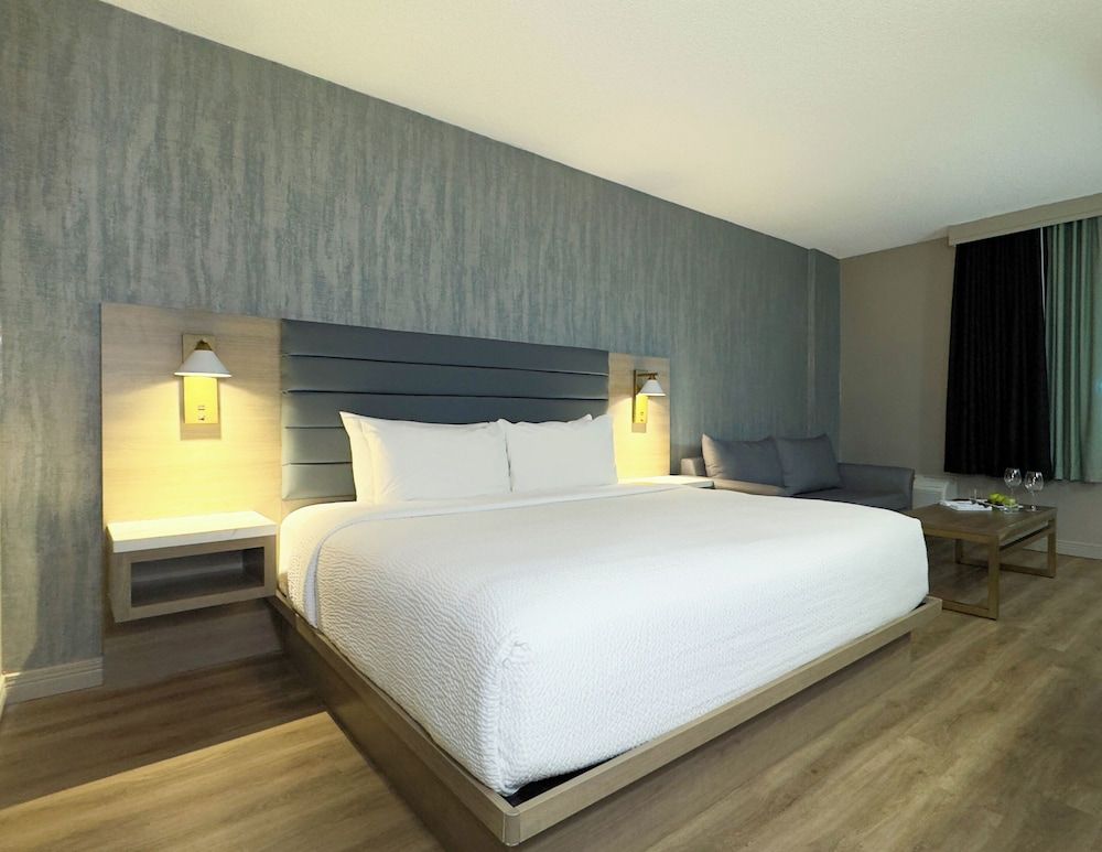 Radisson Hotel Montreal Airport Room, 1 King Bed, Non Smoking, Refrigerator & Microwave