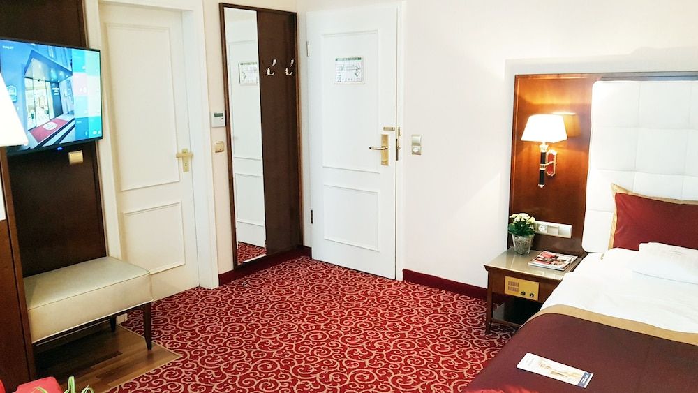 Best Western Plus Hotel StadtPalais Deluxe Room, 1 Twin Bed (Larger Room) 4