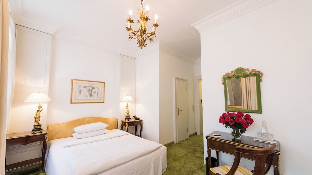 undefined Opera Hotel 9
