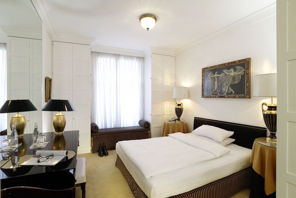 undefined Opera Hotel 8