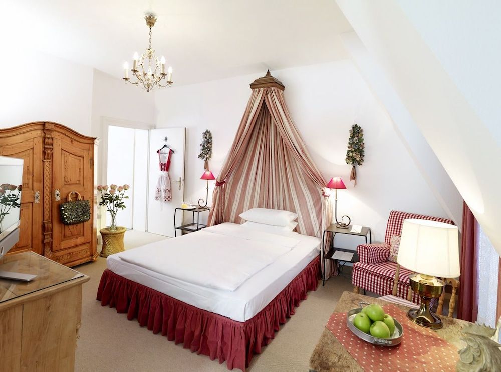undefined Opera Hotel 4