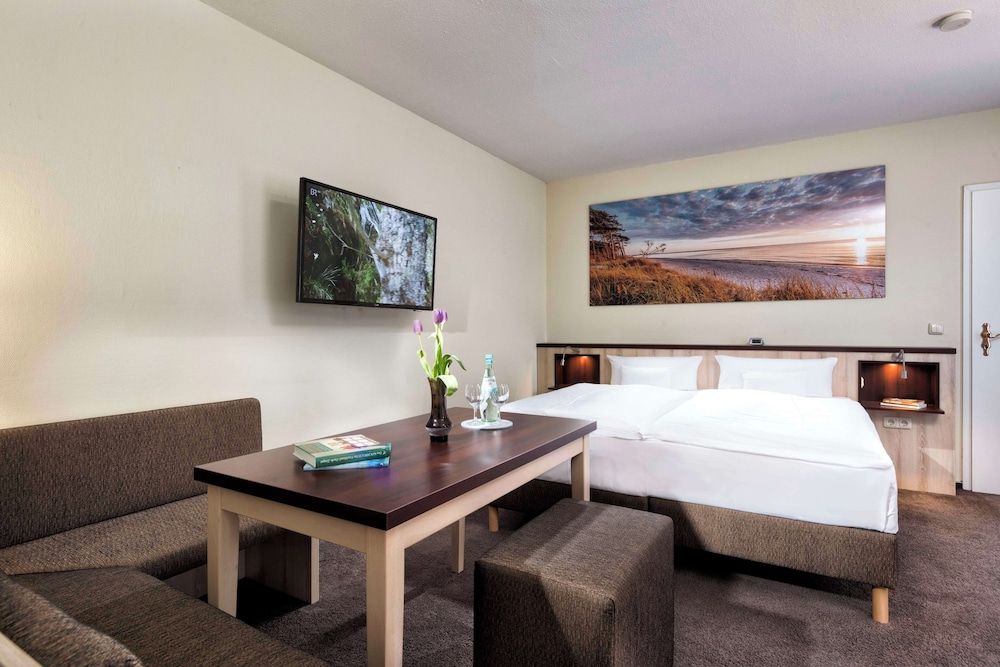 Best Western Plus Ostseehotel Waldschloesschen Junior Suite, 1 Double Bed, Annex Building (Cozy Sitting Corner) 4