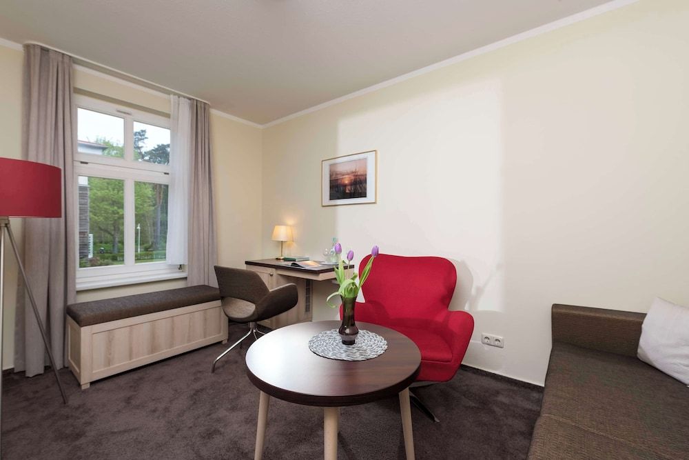 Best Western Plus Ostseehotel Waldschloesschen Junior Suite, 1 Double Bed, Annex Building (Cozy Sitting Corner) 8