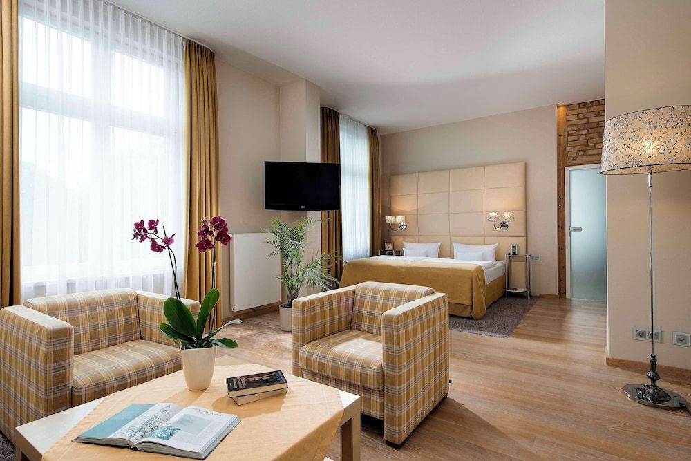 Best Western Plus Ostseehotel Waldschloesschen Suite, 1 Double Bed (Cozy Sitting Corner) 8