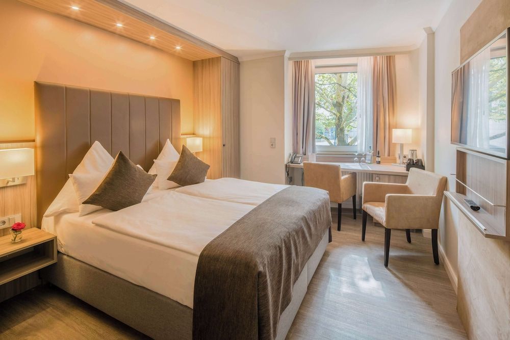 Best Western Plus Hotel Regence Comfort Room, 1 Queen Bed 3