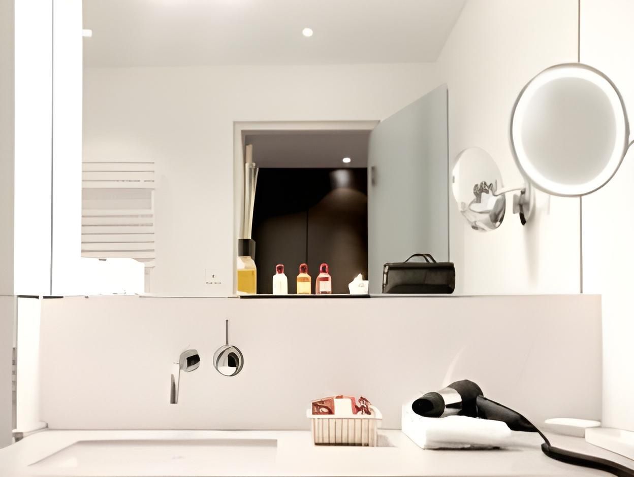 marc hotel Munich Superior Room with King Size bed 3