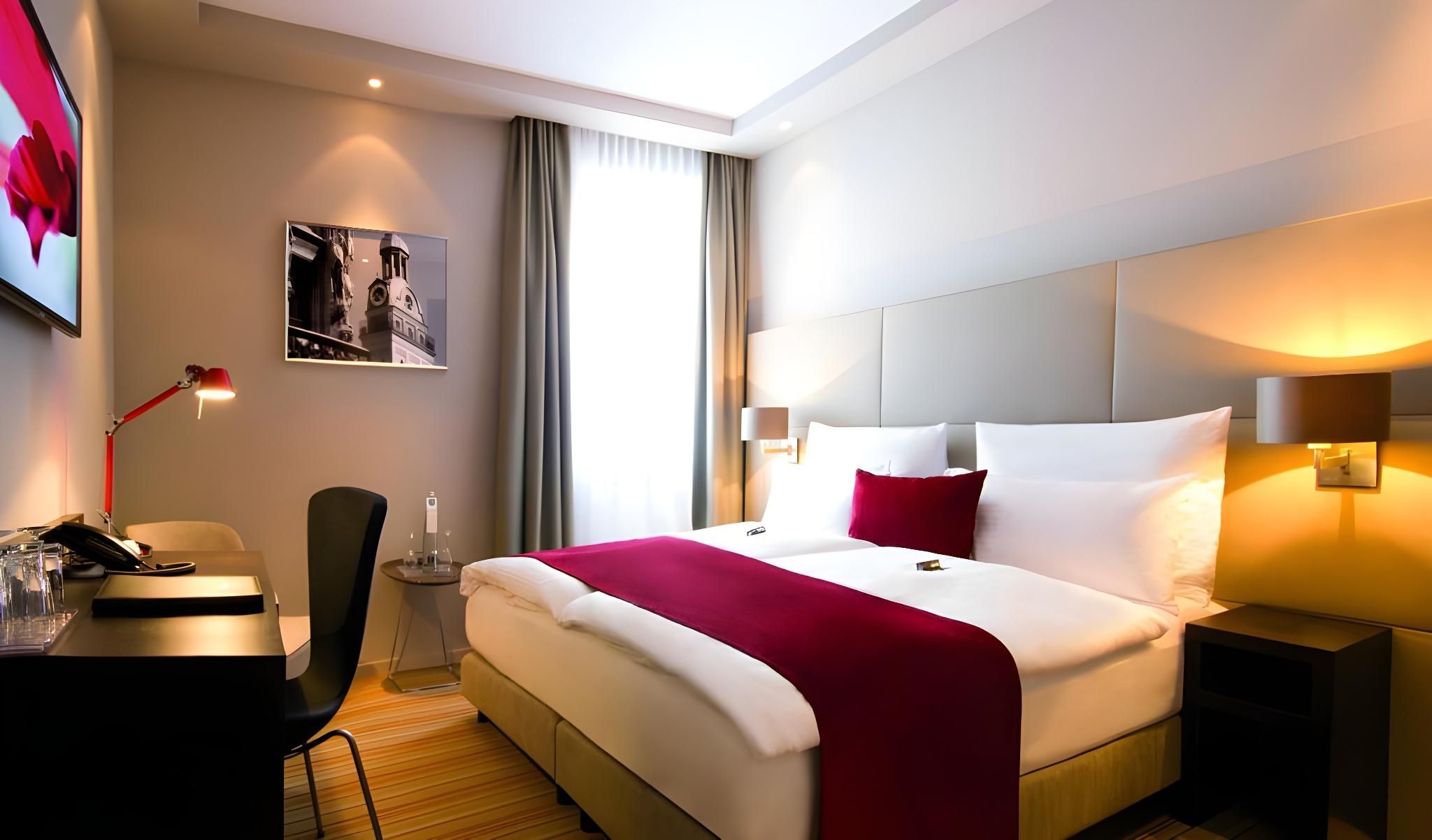 marc hotel Munich Superior Room with King Size bed