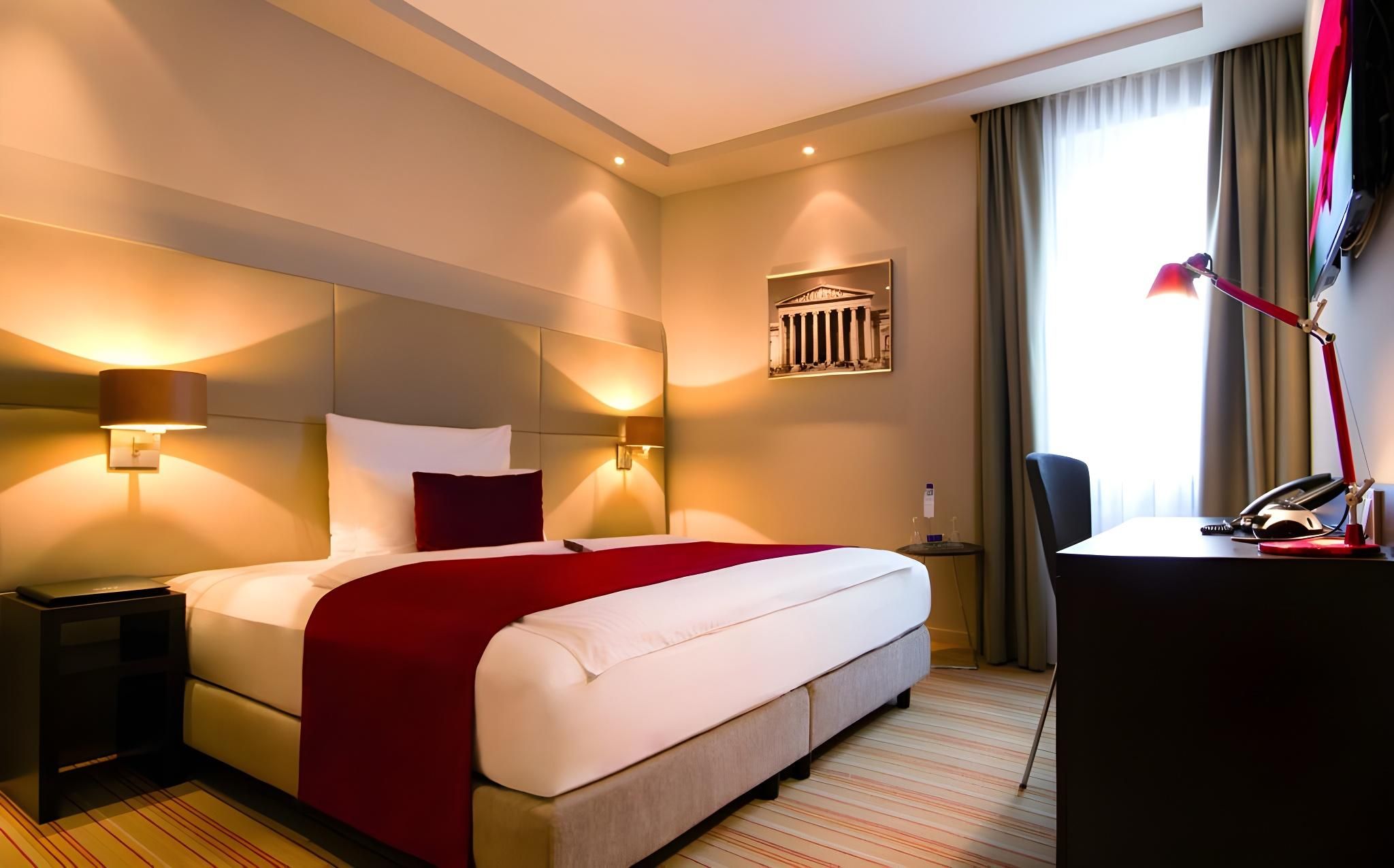 marc hotel Munich Superior Room with King Size bed 2