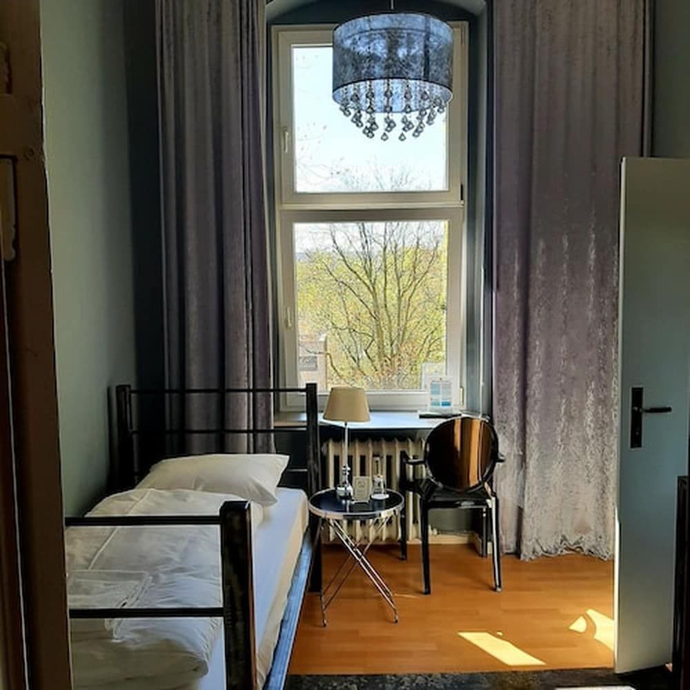 undefined ArtHotel Connection 8