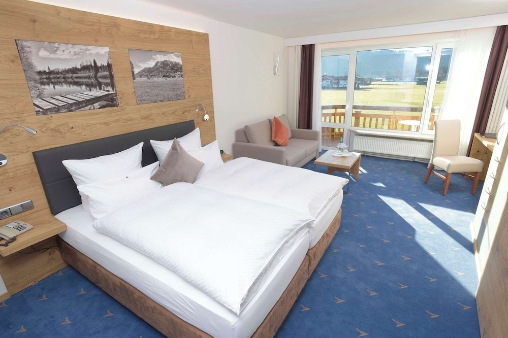 Deluxe Room, 1 Double Bed, Balcony, Mountain View