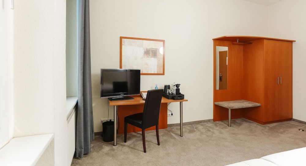 Hotel am Rhein - Wesseling Superior Double Room, 1 Double Bed, Non Smoking, River View 4