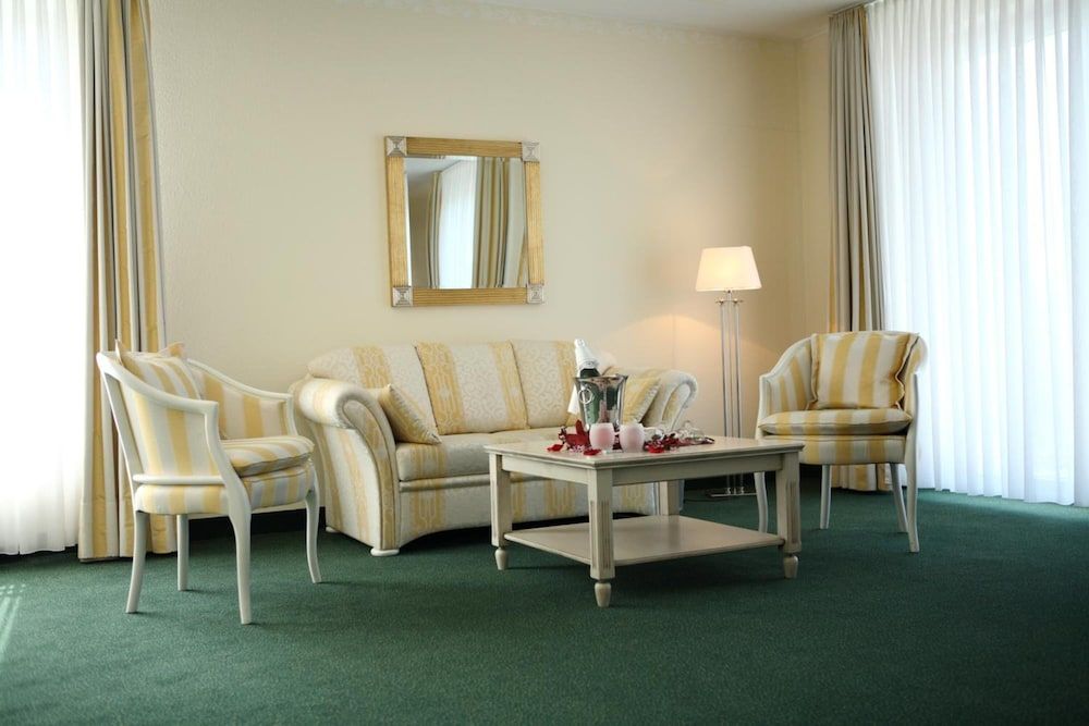 Maifeld Sport- und Tagungshotel Junior Suite, Balcony 12