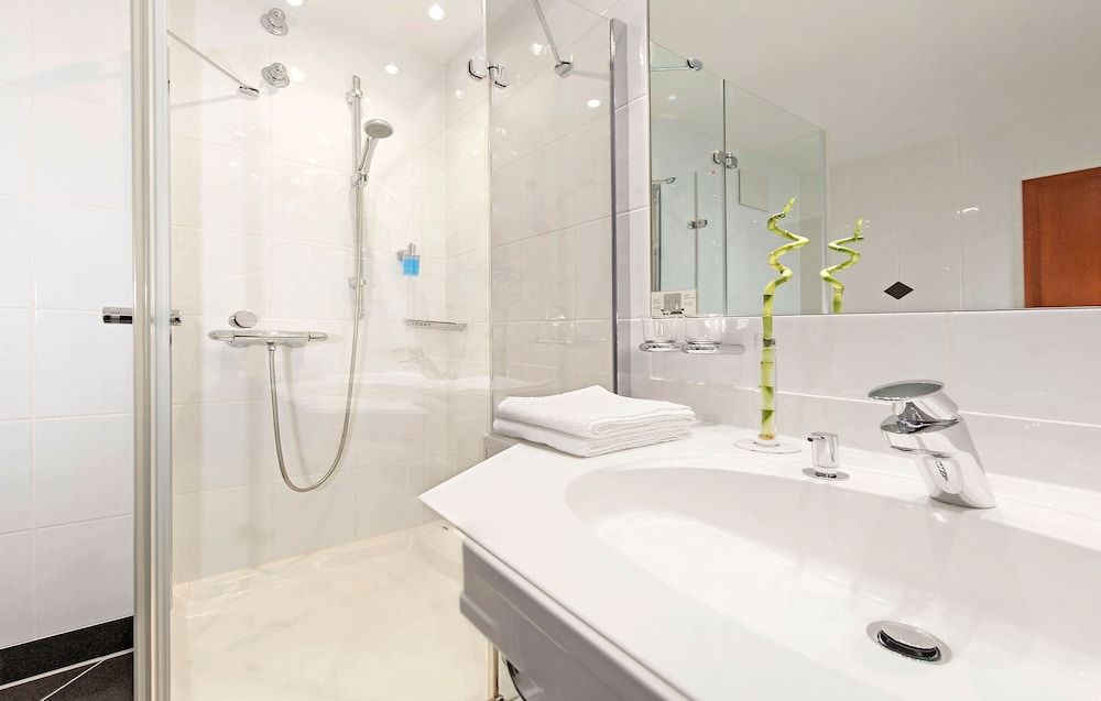 Maifeld Sport- und Tagungshotel Standard Double Room Single Use 4