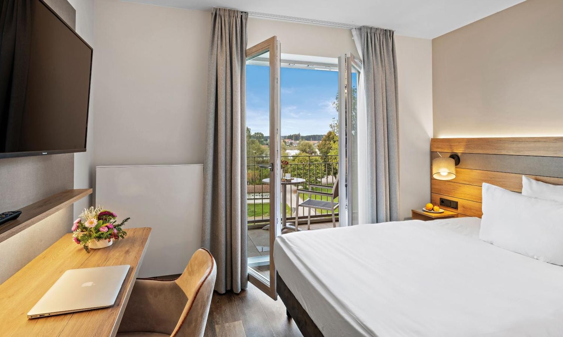 Hotel Seeblick Deluxe Single Room with Balcony